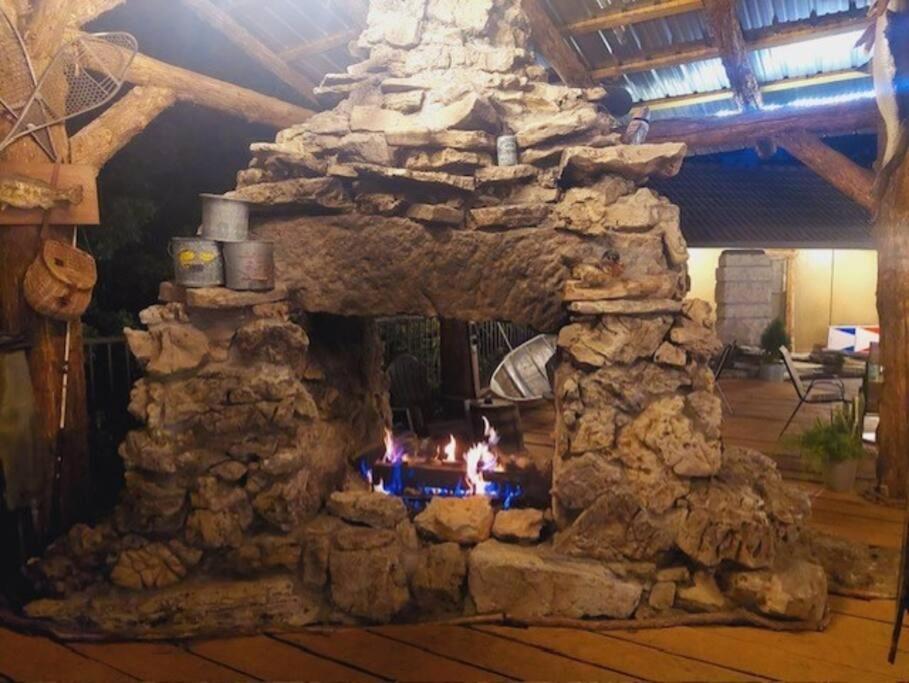 Stonegate Lodge King Bed, Wifi, 50In Roku Tv, Salt Water Pool Room #108 Eureka Springs Exterior photo