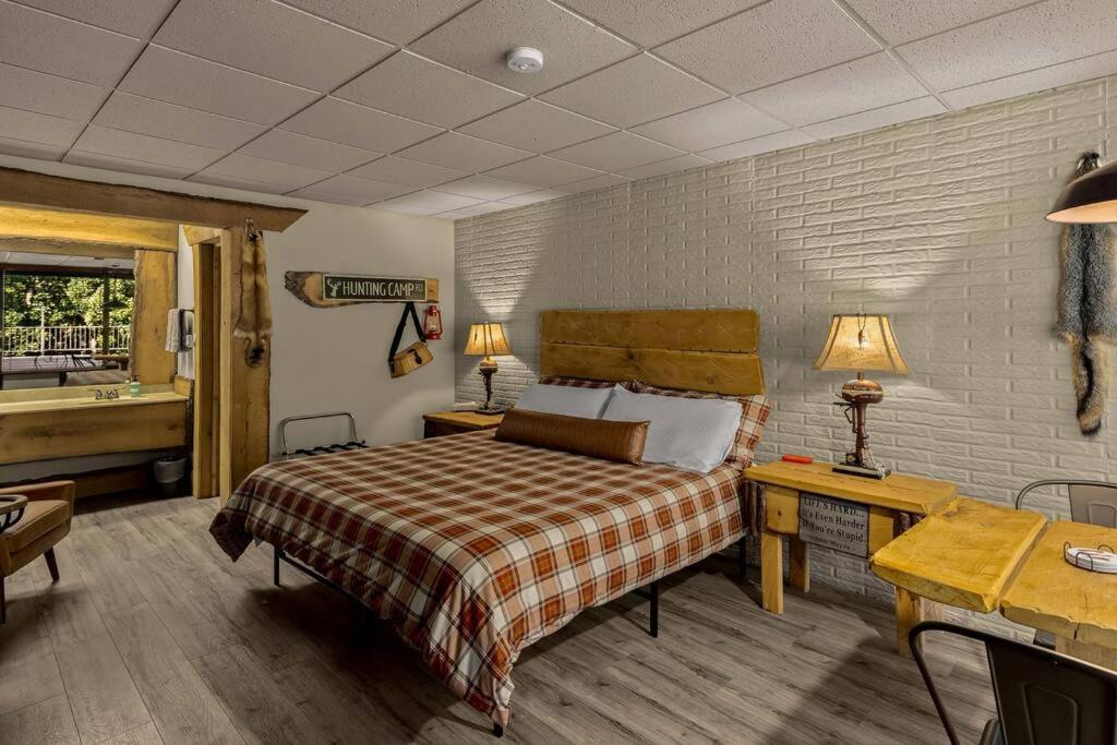 Stonegate Lodge King Bed, Wifi, 50In Roku Tv, Salt Water Pool Room #108 Eureka Springs Exterior photo